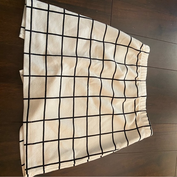 Shein grid pleated skirt, - Picture 2 of 2